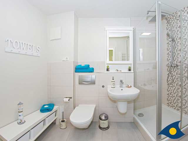 Badezimmer mit Dusche vom Rolandseck 2, Wohnung...