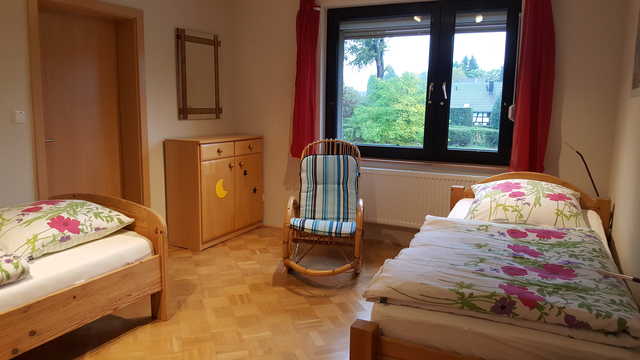 Zimmer mit 2 Einzelbetten (OG)