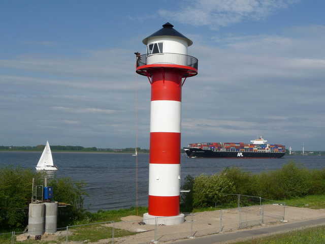 Leuchtturm an der Elbe