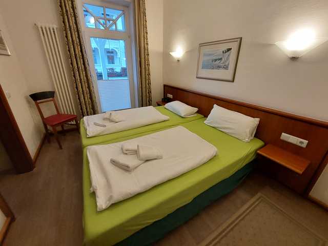 Schlafzimmer 1 mit Doppelbett (2x 1,00 m x 2,00...