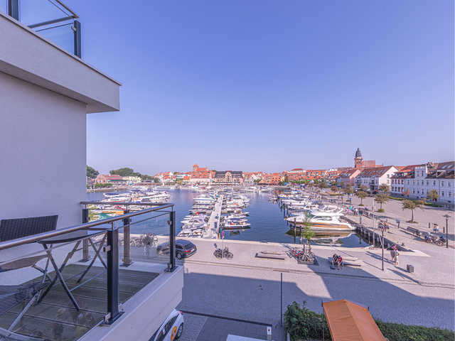 Ausblick über den Hafen Waren Müritz von der Fe...