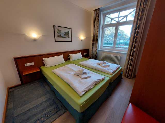 Schlafzimmer 1 mit Doppelbett (2x 1,00 m x 2, 0...
