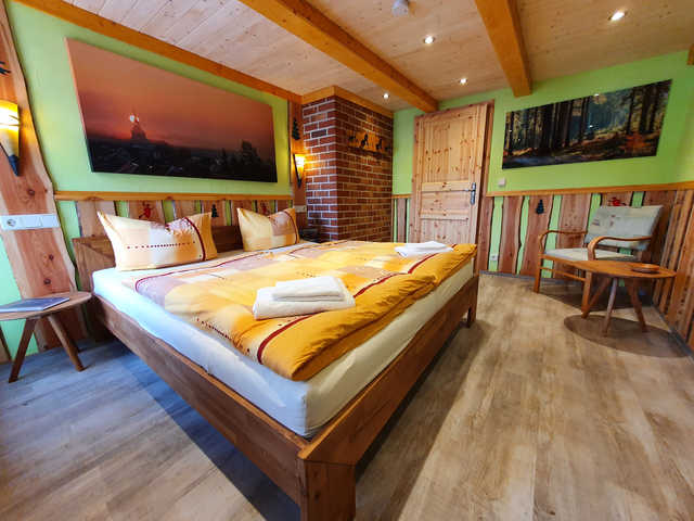 Schlafzimmer 1 mit Doppelbett (1.90 x 2.00 m) u...