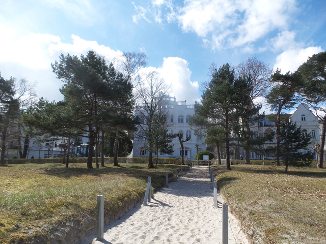 Ferienwohnung Sirene 01 im Ostseebad Binz auf Rügen Strandzugang direkt vor dem Haus