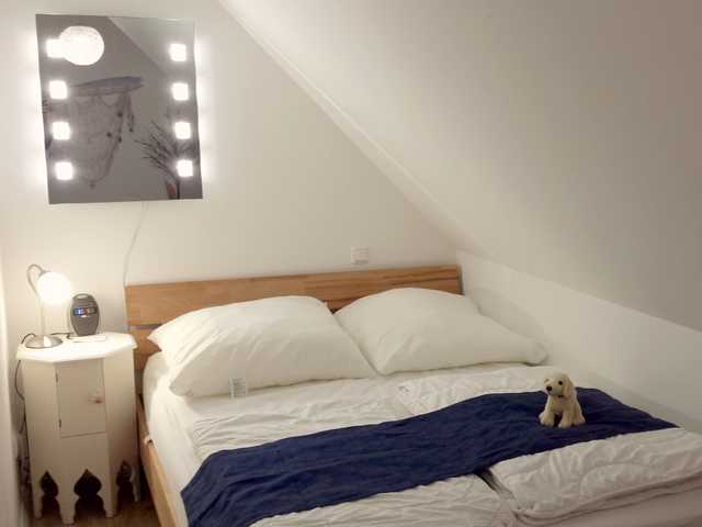 Schlafzimmer 2 mit Doppelbett (Breite 1,40 m), ...