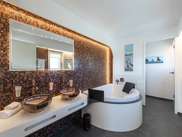 modernes Badezimmer mit Stil