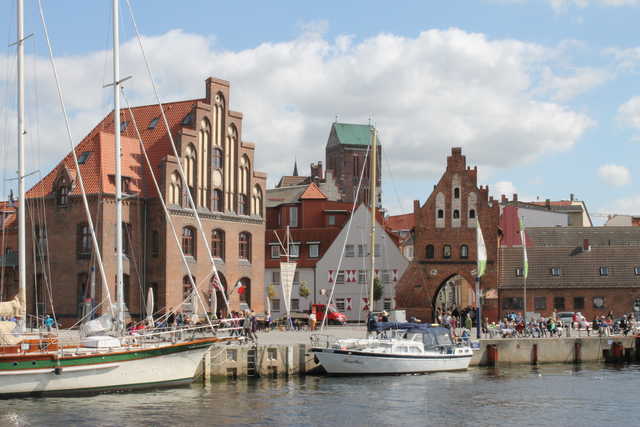 Alter Hafen Hansestadt Wismar bietet viel marit...