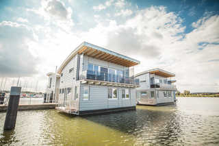02. Floating Houses (105 m²) mit Kamin 