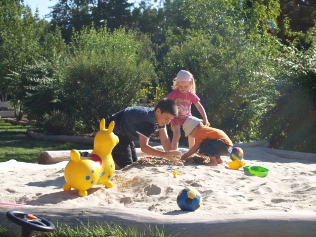 Sandkasten für die Kinder