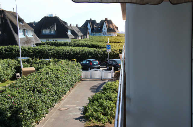 Blick vom Balkon zur Eingangspforte