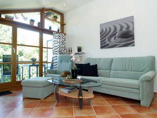 Am Grün Whg Gruen 28 . Der Wohnbereich mit einem gemütlichen Sofa