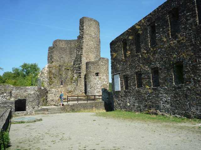 Burg Windeck und Heimatmuseum, Entfernung 8 km