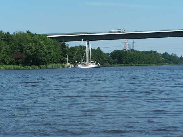 Hochbrücke am Kanal