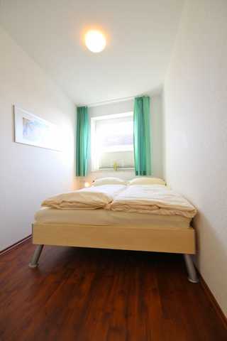 Schlafzimmer 2 mit Bett 1,40x2,00