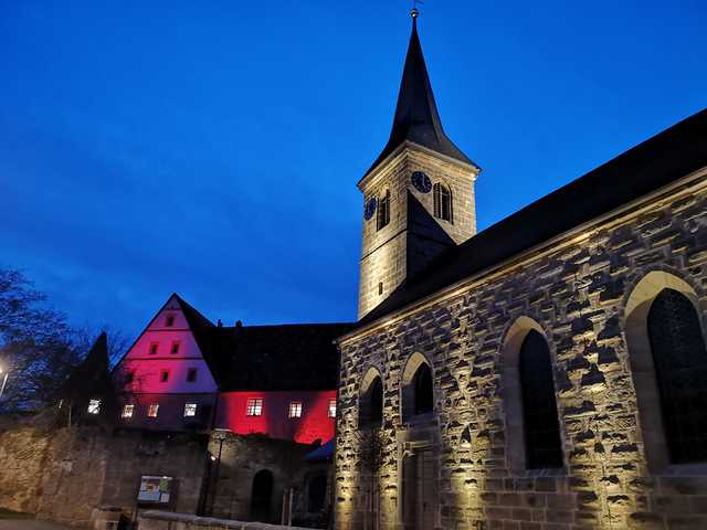 Kirche Wiesenthau mit Schloss
