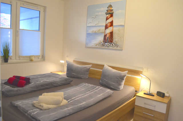 Schlafzimmer mit Doppelbett (1,80 m x 2,00 m) u...
