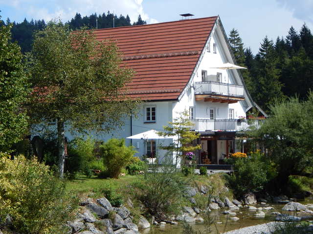 Ferienwohnungen Garhammer, Kreuth-Glashütte Haus mit Garten