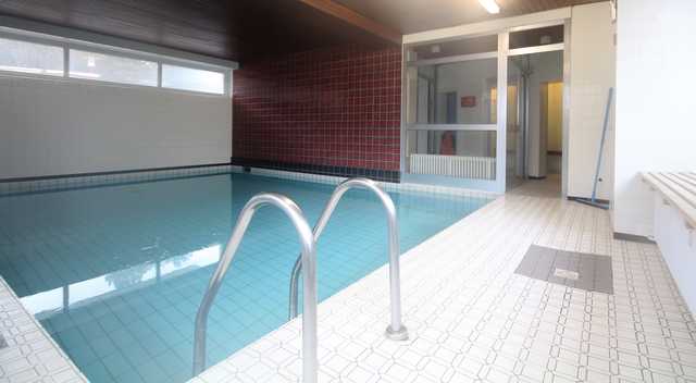 Schwimmbad im Haus, kann kostenlos genutzt werden