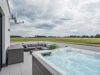 Luxus-Ferien-VILLA CACCIATORE Außenwhirlpool auf Dachterrasse