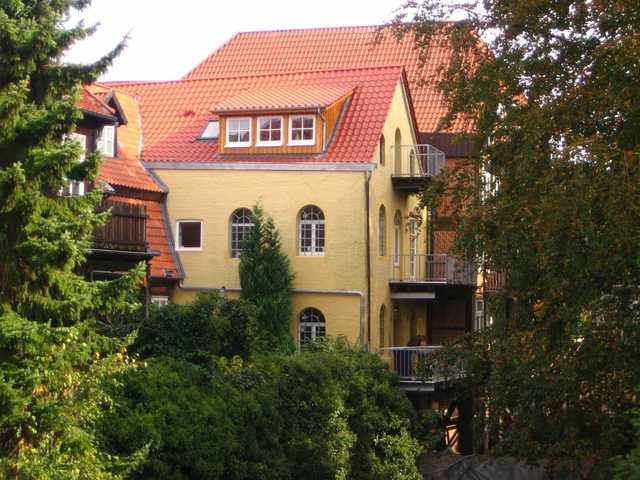 Ferienwohnung Stade Altstadt Rückansicht auf die Wohnung mit Balkon im Dachg...