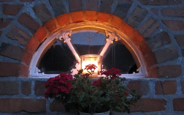 romantisches Fenster am ehemaligen Hühnerhaus