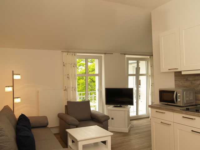 Seebad Villa Whg. 24-09 Der Wohnbereich mit gemütlicher Couchgarnitur, ...
