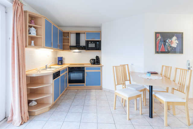 Küchenzeile mit Essplatz im Wohnzimmer