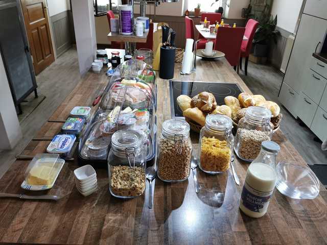 Frühstücksbuffet in der Gemeinschaftsküche