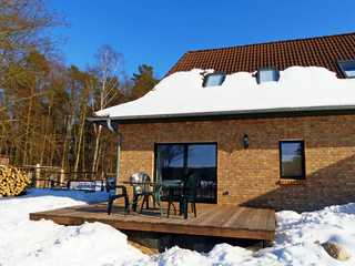 Am Mischwald in der Nossentiner-Schwinzer Heide Ferienwohnung und Terrasse - hier ein Winterbild