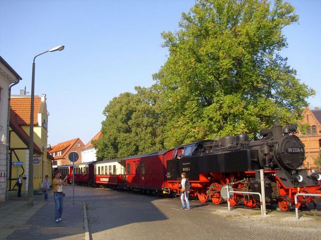 Die Traditionsbahn Molli (hier in Bad Doberaner...