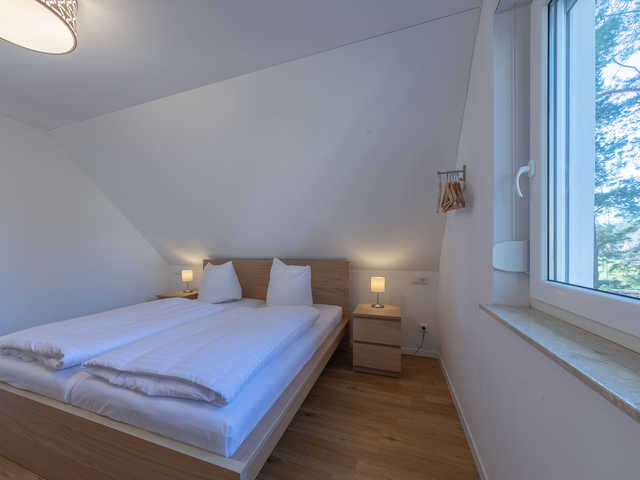 Schlafzimmer mit Doppelbett in der Ferienwohnun...