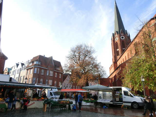 Wochenmarkt auf dem Petriplatz: Mittwochs und S...