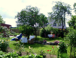 Rosenhof Ferienwohnungen Garten Haus Gundelrebe