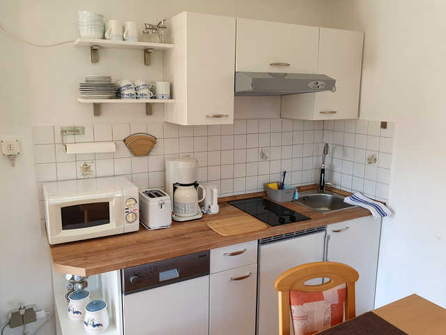 Neue Küche mit 2-Platten-Ceranfeld, Geschirrspü...