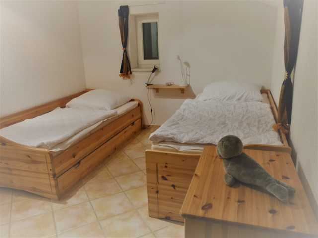 2. Schlafzimmer mit Tandembetten