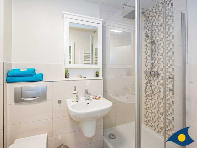 Badezimmer mit Dusche vom Rolandseck 2, Wohnung...