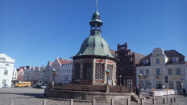 Markplatz der Hansestadt Wismar als mittelalter...