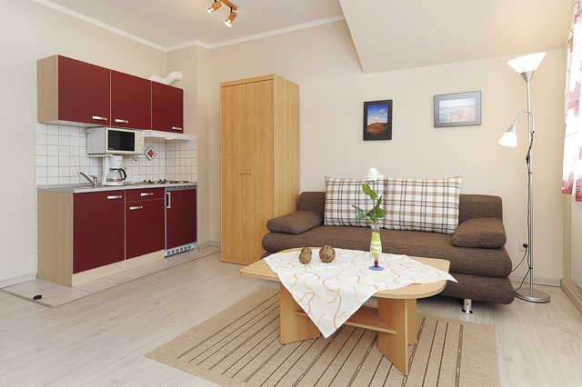 Ferienwohnung Inselblick Wohnzimmer mit integrierter Küche