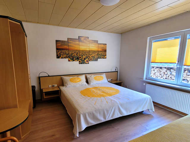 Schlafzimmer 2 - Doppelbett und Einzelbett