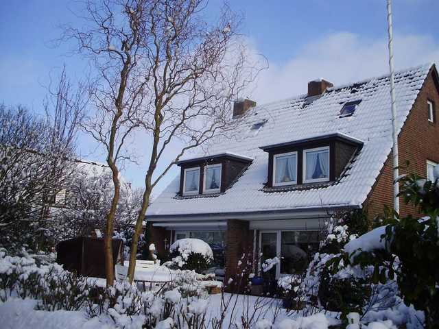 Haus mit Schnee