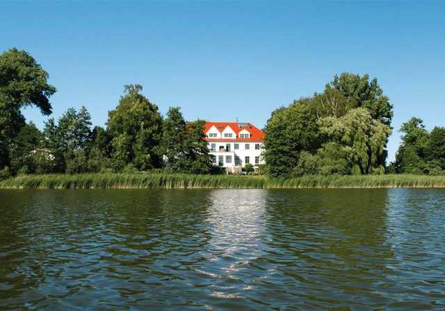 Schloss Duckwitz von der Seeseite