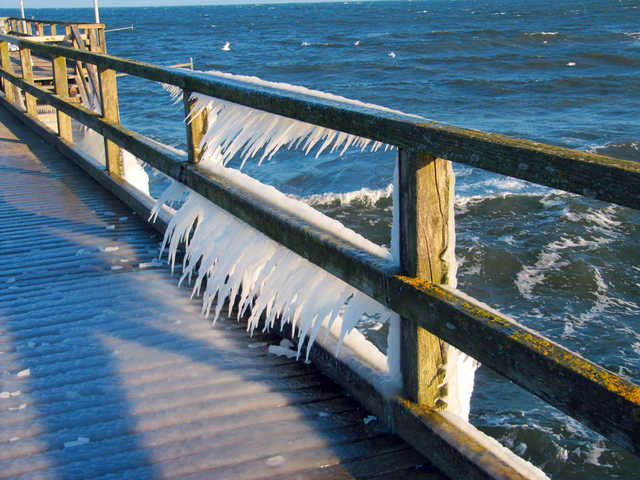 Seebrücke Göhren im Winter