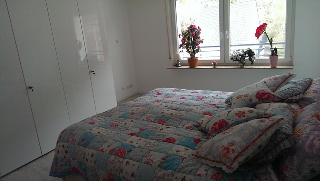 Schlafzimmer mit Luxus Bett Marke Schlaraffia ...