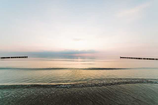 Ostsee mit romantischem Sonnenuntergang