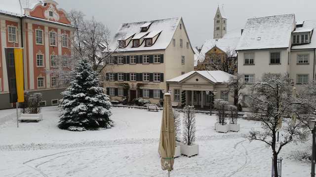 Schnee auf dem Schlossplatz: ein Wintermärchen