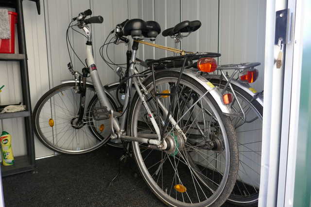 Abstellraum mit 2 Fahrrädern 28 Zoll