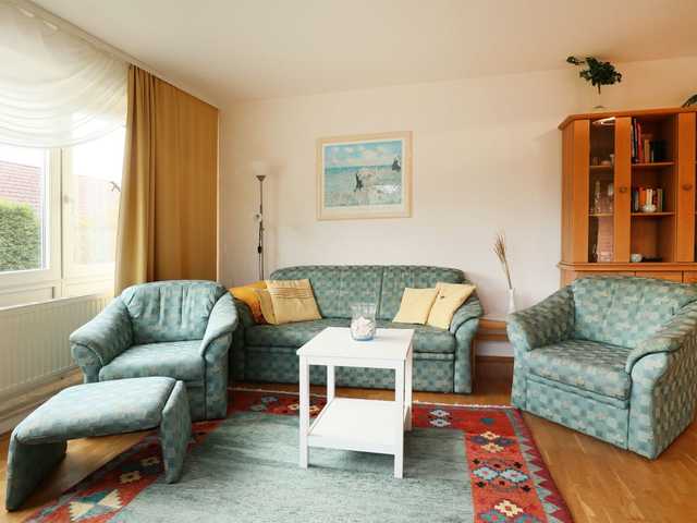 Goosbrink App.22- gemütliches Sofa im Wohnbereich