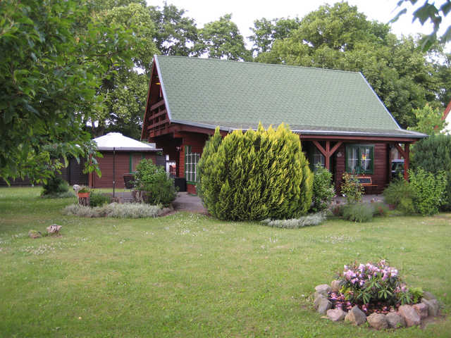 Ferienhaus mit Blick aus dem Garten