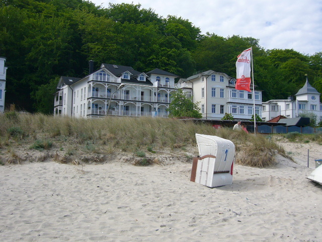 Ferienwohnung Villa Strandperle im Ostseebad Binz auf Rügen Blick vom Strand auf die Villa Strandperle