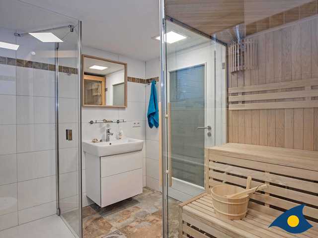 Badezimmer 3 mit Sauna, Dusche und WC im Unterg...